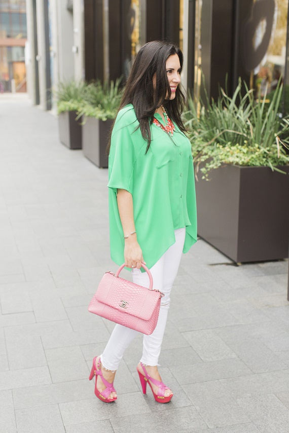 Personal-Stylist-Houston-How-to-Wear-the-Color-of-the-Year-Greenery-Chanel-Pink-Python-Classic-Bag