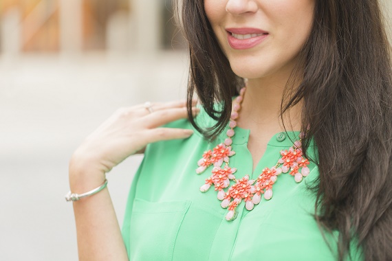 Personal-Stylist-Houston-How-to-Wear-the-Color-of-the-Year-Greenery-Pink-and-Blush-Statement-Necklace